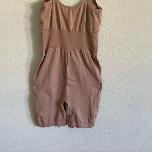 Woman’s full body short shape wear size XL sculpted body stretch undergarment - Picture 3 of 8